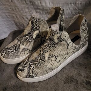 NWOT Steve by Steve Madden Snakeskin Slip-On Sneakers. Size 8.5
